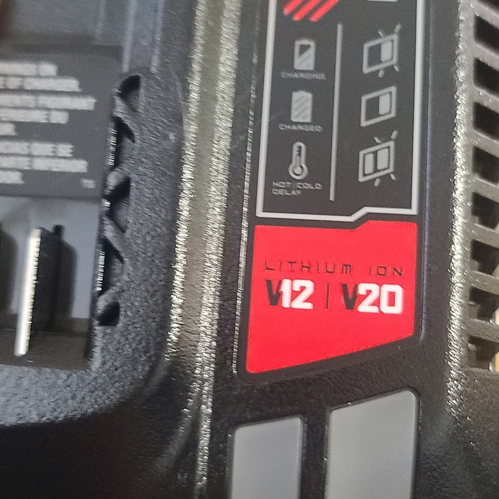 Craftsman Littium Battery Charger Model CMCB100 - Picture 2 of 4